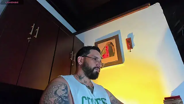 Snapshot of CamiloGray_ chatting on May 12, 2026, 1:50 pm CamiloGray online show from May 12, 2026, 1:50 pm