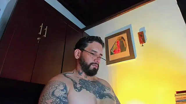 Snapshot of CamiloGray_ chatting on May 26, 2026, 1:31 pm CamiloGray online show from May 26, 2026, 1:31 pm