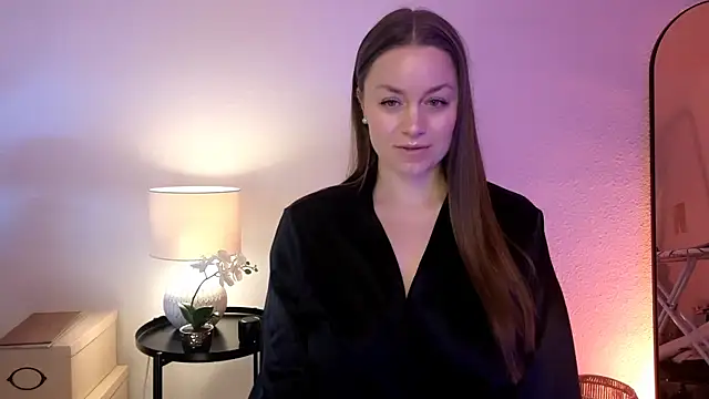 Snapshot of MilaFleur chatting on February 14, 2025, 9:24 am MilaFleur online show from February 14, 2025, 9:24 am