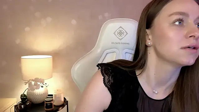 Snapshot of MilaFleur chatting on October 5, 2025, 2:08 pm MilaFleur online show from October 5, 2025, 2:08 pm