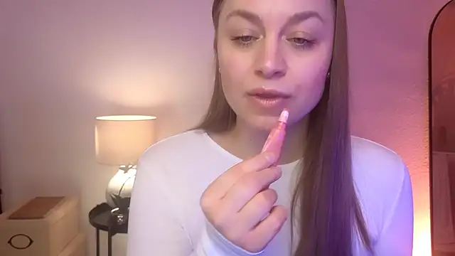 Snapshot of MilaFleur chatting on February 1, 2025, 9:21 am MilaFleur online show from February 1, 2025, 9:21 am