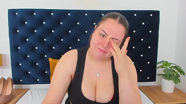 EvaLick online show from February 6, 2025, 10:04 am