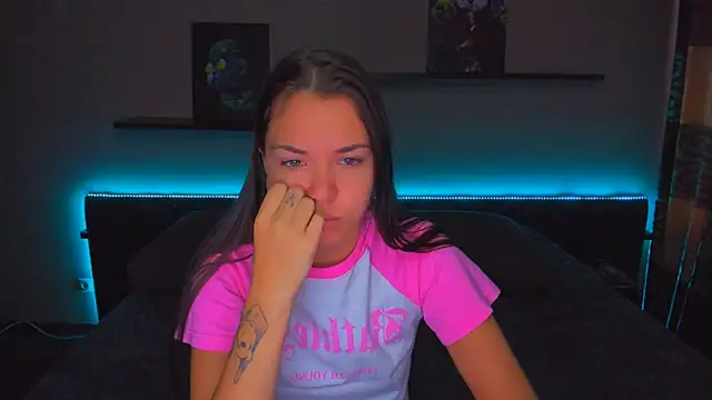 Snapshot of AlexaBarkley chatting on October 8, 2025, 12:23 am AlexaBarkley online show from October 8, 2025, 12:23 am