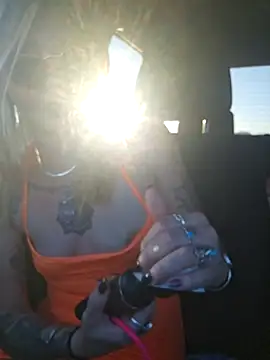 Snapshot of SheIsSomething chatting on February 4, 2026, 12:38 am SheIsSomething online show from February 4, 2026, 12:38 am