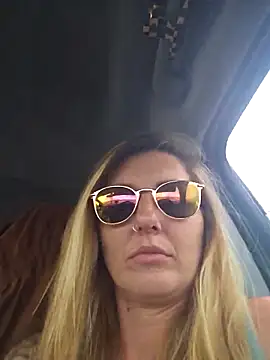 Snapshot of SheIsSomething chatting on February 13, 2026, 11:27 pm SheIsSomething online show from February 13, 2026, 11:27 pm