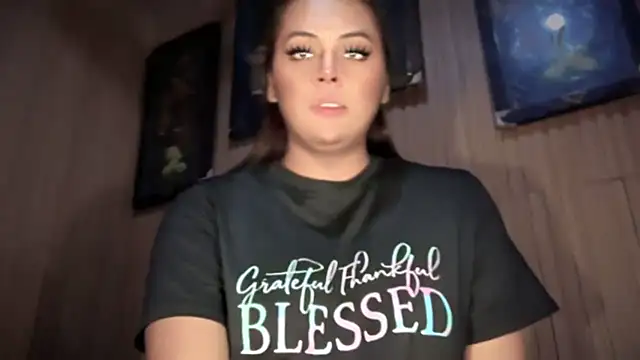 Snapshot of _MissKhimberlyXxx_ chatting on January 17, 2026, 6:33 pm MissKhimberlyXxx online show from January 17, 2026, 6:33 pm