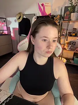Snapshot of sweetest_pie chatting on May 20, 2026, 6:38 pm sweetest pie online show from May 20, 2026, 6:38 pm