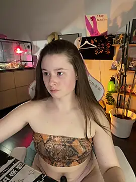 Snapshot of sweetest_pie chatting on May 24, 2026, 7:58 pm sweetest pie online show from May 24, 2026, 7:58 pm