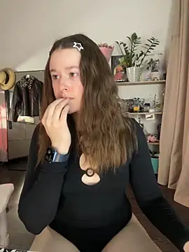 Snapshot of sweetest_pie chatting on November 27, 2025, 6:41 pm sweetest pie online show from November 27, 2025, 6:41 pm