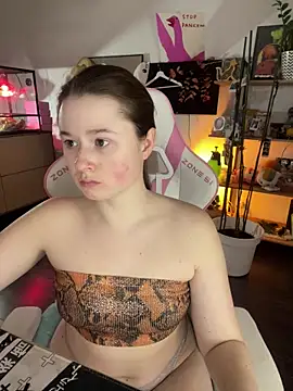 Snapshot of sweetest_pie chatting on May 26, 2026, 7:34 pm sweetest pie online show from May 26, 2026, 7:34 pm