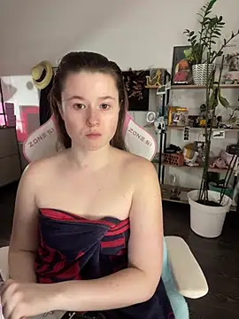 Snapshot of sweetest_pie chatting on April 30, 2026, 8:38 pm sweetest pie online show from April 30, 2026, 8:38 pm