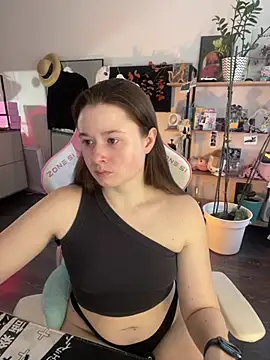 Snapshot of sweetest_pie chatting on May 13, 2026, 5:09 pm sweetest pie online show from May 13, 2026, 5:09 pm