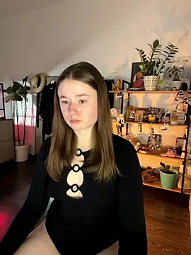 Snapshot of sweetest_pie chatting on October 28, 2025, 7:02 pm sweetest pie online show from October 28, 2025, 7:02 pm