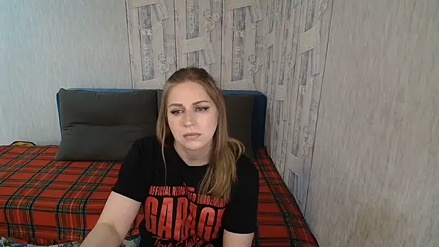 Pilly green  online show from February 15, 2026, 7:51 am