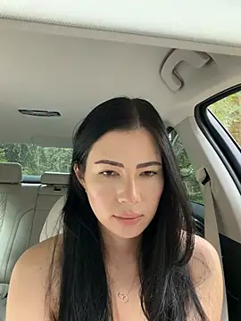 clairewntr online show from May 5, 2026, 2:31 pm