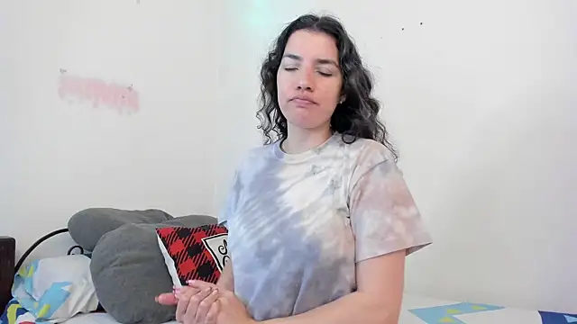 carmesix online show from December 3, 2024, 8:44 pm