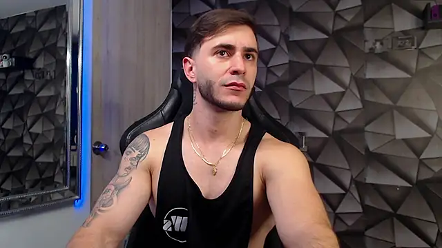 Snapshot of Latino_stud4u chatting on November 6, 2025, 11:09 pm Latino stud4u online show from November 6, 2025, 11:09 pm