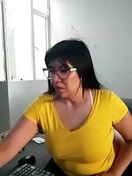 Snapshot of aisha_latina chatting on February 12, 2026, 1:55 pm aisha latina online show from February 12, 2026, 1:55 pm