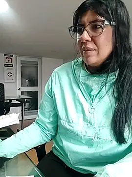 aisha latina online show from April 7, 2026, 2:41 pm