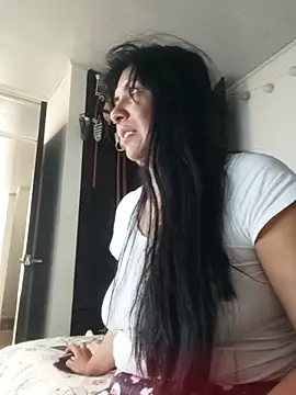 Snapshot of aisha_latina chatting on May 18, 2026, 5:07 pm aisha latina online show from May 18, 2026, 5:07 pm