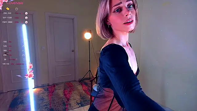 Snapshot of Arielle__03 chatting on October 26, 2025, 10:32 pm Arielle  03 online show from October 26, 2025, 10:32 pm