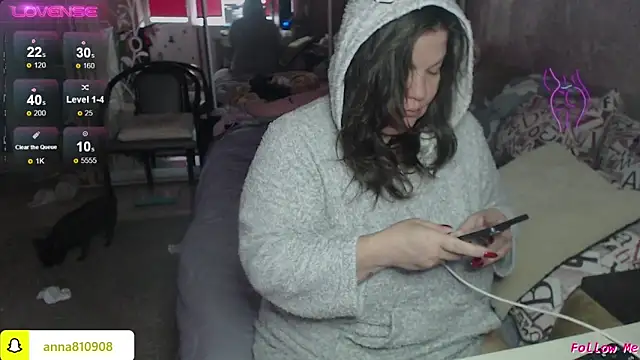 femme fatale1 online show from December 14, 2025, 8:42 am