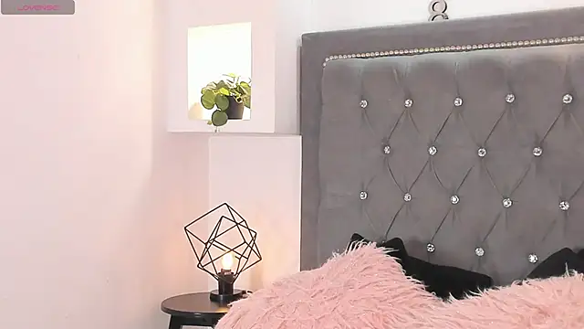 SophieRossi online show from December 3, 2025, 10:09 pm