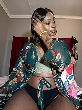 Snapshot of HoneyDropsX chatting on October 4, 2025, 2:24 am HoneyDropsX online show from October 4, 2025, 2:24 am