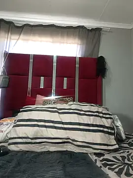 Snapshot of HoneyDropsX chatting on March 22, 2025, 6:22 am HoneyDropsX online show from March 22, 2025, 6:22 am