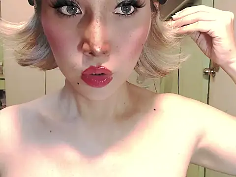 Snapshot of Ezradeliciosa chatting on May 3, 2026, 2:05 am Ezradeliciosa online show from May 3, 2026, 2:05 am