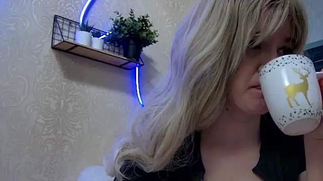 Snapshot of Bunny_Jolly chatting on November 9, 2025, 12:25 am Bunny Jolly online show from November 9, 2025, 12:25 am