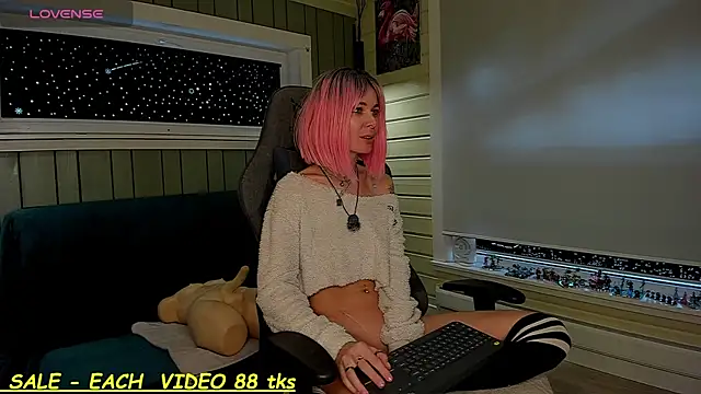 Snapshot of SandyChris chatting on January 6, 2026, 8:40 am SandyChris online show from January 6, 2026, 8:40 am