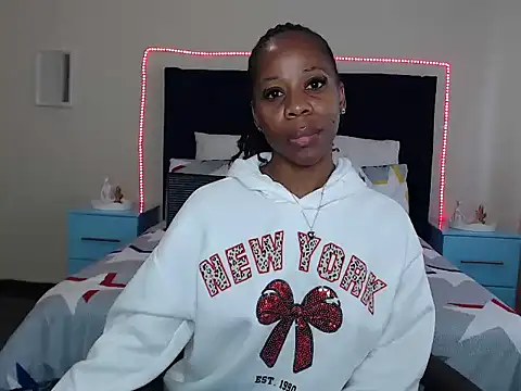 Snapshot of QUEENMANDYY chatting on April 14, 2026, 6:29 am QUEENMANDYY online show from April 14, 2026, 6:29 am