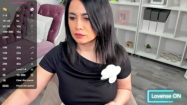 Snapshot of EmaBrownie chatting on May 15, 2026, 6:28 pm EmaBrownie online show from May 15, 2026, 6:28 pm