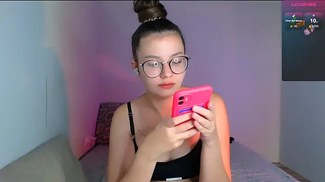 Snapshot of bbycolada chatting on October 5, 2025, 10:44 pm bbycolada online show from October 5, 2025, 10:44 pm