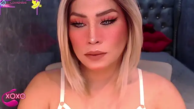 Snapshot of QUEEN_GIAMOORE69 chatting on September 24, 2025, 7:31 pm QUEEN GIAMOORE69 online show from September 24, 2025, 7:31 pm