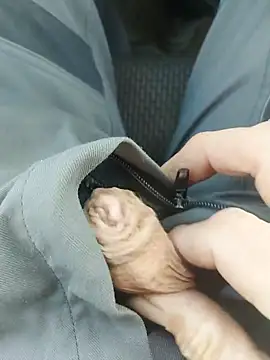 Snapshot of StarredAndrej chatting on November 7, 2025, 2:21 pm StarredAndrej online show from November 7, 2025, 2:21 pm