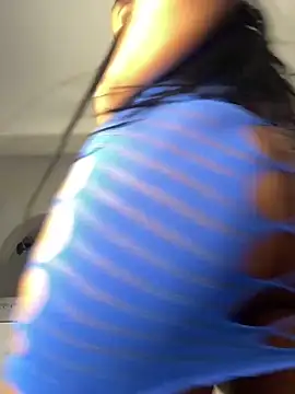 Snapshot of Hyra_Ari chatting on March 6, 2026, 5:46 am Hyra Ari online show from March 6, 2026, 5:46 am