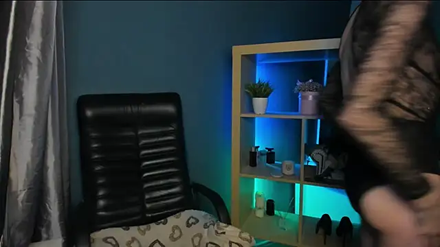 Snapshot of Cristal_Connors chatting on December 30, 2024, 5:55 pm Cristal Connors online show from December 30, 2024, 5:55 pm