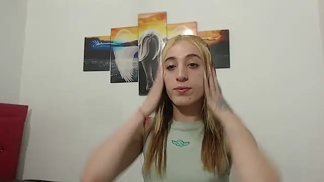 Snapshot of andreahhill chatting on April 9, 2026, 9:43 pm andreahhill online show from April 9, 2026, 9:43 pm