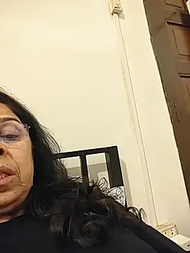 Snapshot of Susannemilf chatting on April 6, 2026, 4:08 am Susannemilf online show from April 6, 2026, 4:08 am