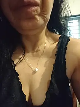 Snapshot of Susannemilf chatting on April 25, 2026, 3:53 am Susannemilf online show from April 25, 2026, 3:53 am