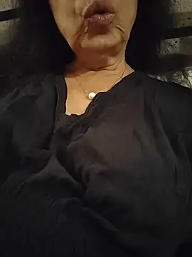 Snapshot of Susannemilf chatting on April 12, 2026, 5:16 pm Susannemilf online show from April 12, 2026, 5:16 pm