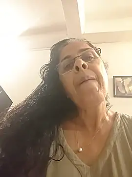 Snapshot of Susannemilf chatting on April 18, 2026, 5:48 pm Susannemilf online show from April 18, 2026, 5:48 pm