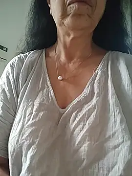 Snapshot of Susannemilf chatting on May 14, 2026, 2:41 am Susannemilf online show from May 14, 2026, 2:41 am