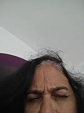 Snapshot of Susannemilf chatting on May 25, 2026, 3:28 am Susannemilf online show from May 25, 2026, 3:28 am