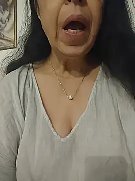 Snapshot of Susannemilf chatting on May 8, 2026, 6:17 am Susannemilf online show from May 8, 2026, 6:17 am