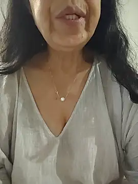 Snapshot of Susannemilf chatting on April 28, 2026, 3:00 am Susannemilf online show from April 28, 2026, 3:00 am