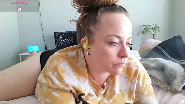 Snapshot of julimonroe chatting on March 14, 2026, 10:38 pm julimonroe online show from March 14, 2026, 10:38 pm