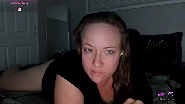 Snapshot of julimonroe chatting on November 28, 2025, 2:12 am julimonroe online show from November 28, 2025, 2:12 am